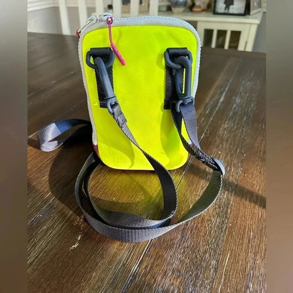 Lululemon easy access cross body bag - Picture 5 of 12